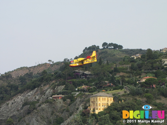 SX19805 Fire airplane approaching sea